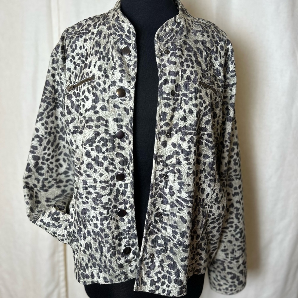Bamboo Traders jacket in animal print size XL